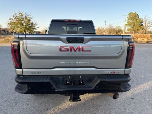 Used 2024 GMC Sierra 2500 AT4X image 7