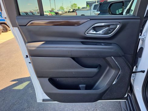 Used 2023 GMC Yukon XL SLE w/ Gmc Pro Safety Plus Package AWD/4WD image 14