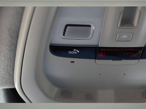 Certified 2025 Volvo XC40 B5 Core w/ Protection Package Premier image 38