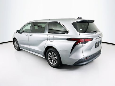Used 2022 Toyota Sienna LE FWD image 5