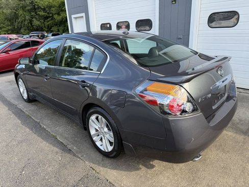 Used 2011 Nissan Altima 3.5 SR w/ 3.5SR Premium Pkg FWD image 6