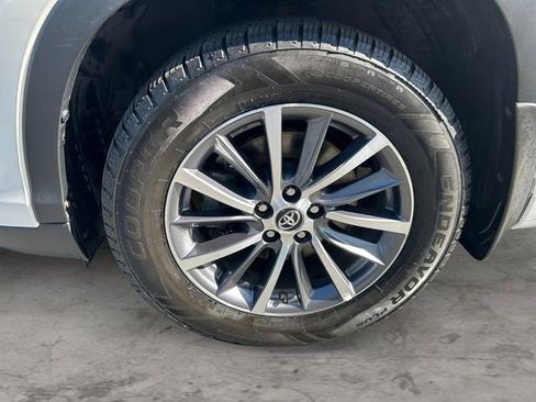 Certified 2018 Toyota Highlander XLE AWD/4WD image 9