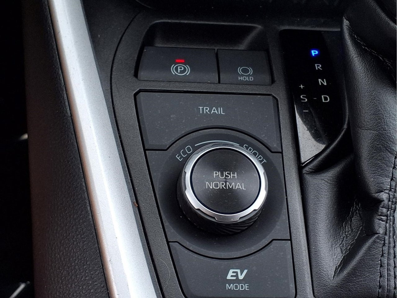 Used 2025 Toyota RAV4 XLE AWD/4WD image 19