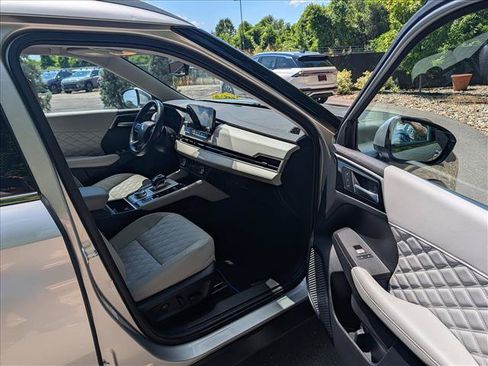 Used 2024 Mitsubishi Outlander SEL AWD/4WD image 12