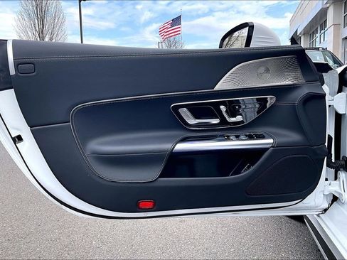 Certified 2022 Mercedes-Benz SL 55 AMG 4MATIC image 17