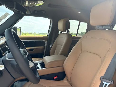 New 2025 Land Rover Defender 130 X-Dynamic SE image 12