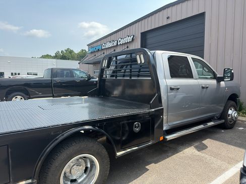 Used 2023 RAM 3500 Tradesman w/ Chrome Appearance Group AWD/4WD image 3
