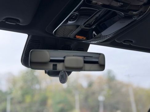 Used 2025 Mercedes-Benz GLC 300 4MATIC image 41