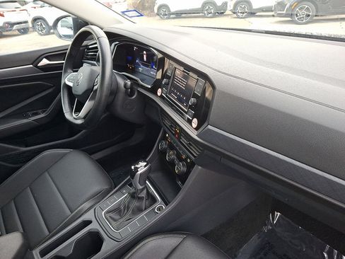 Used 2024 Volkswagen Jetta SE image 12