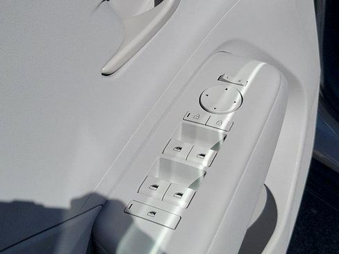 Certified 2025 Hyundai Kona SEL FWD image 20