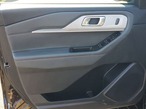 Certified 2025 Ford Explorer Active w/ Active Comfort Package AWD/4WD image 10