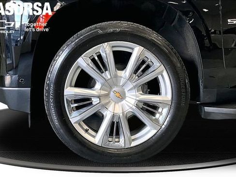 Certified 2024 Chevrolet Suburban High Country w/ Advanced Technology Package AWD/4WD image 8