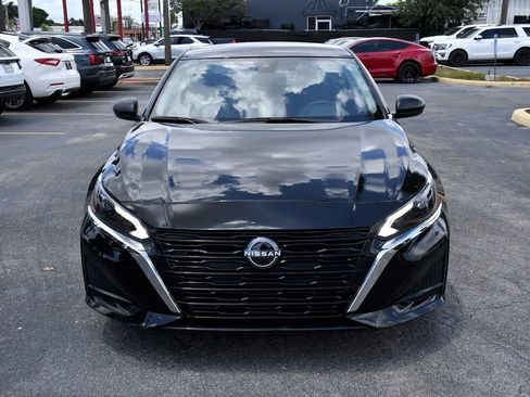 Used 2025 Nissan Altima 2.5 SV image 2