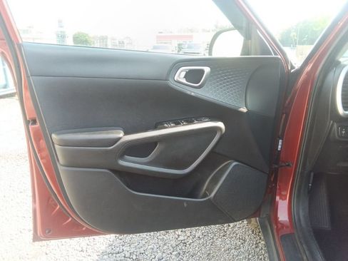 Used 2020 Kia Soul S FWD image 17