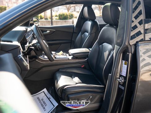 Used 2020 Audi Q8 Prestige w/ Prestige Package image 16