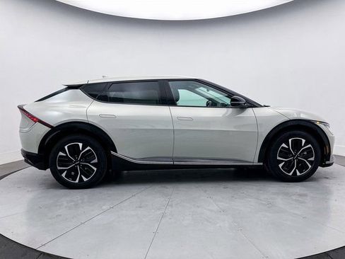 Used 2022 Kia EV6 Wind image 18