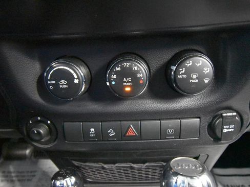 Used 2015 Jeep Wrangler Unlimited Sahara AWD/4WD image 16