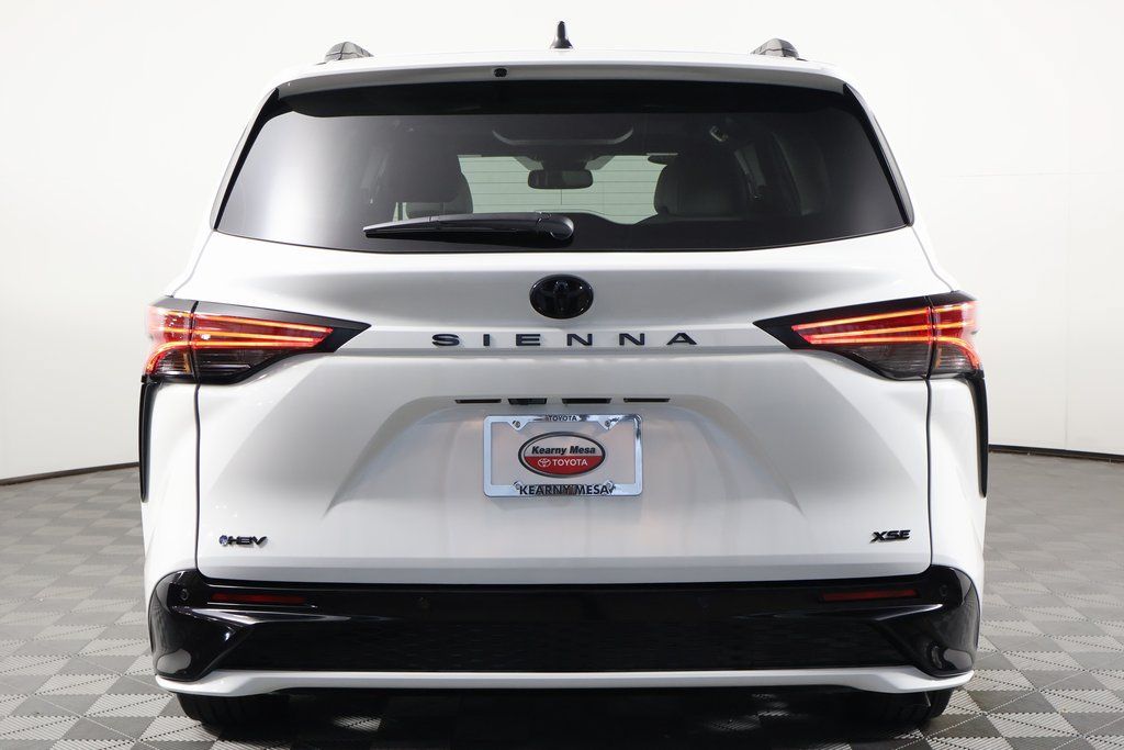 Used 2026 Toyota Sienna XSE FWD image 5