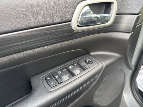 Used 2020 Jeep Grand Cherokee Altitude image 16