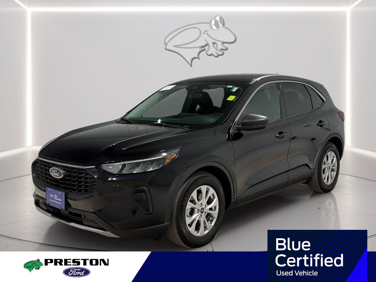 Used 2023 Ford Escape Active w/ Tech Pack #1 FWD image 1