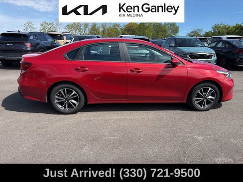 Certified 2024 Kia Forte LXS FWD image 6