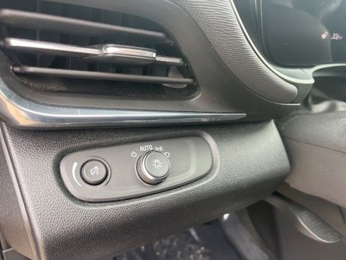 Used 2025 Buick Envista Preferred w/ Convenience II Package image 24