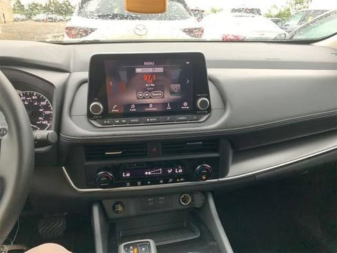 Used 2025 Nissan Rogue SV FWD image 12