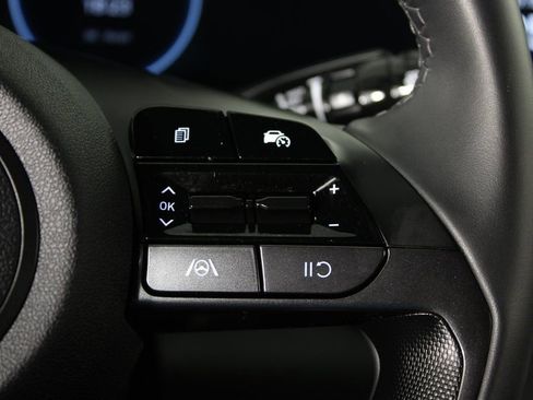 Certified 2025 Hyundai Elantra SEL image 25