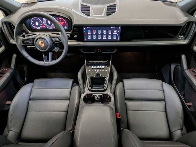 Used 2025 Porsche Cayenne AWD/4WD image 20