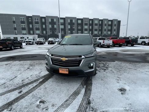 Used 2023 Chevrolet Traverse LT w/ LT Premium Package image 3