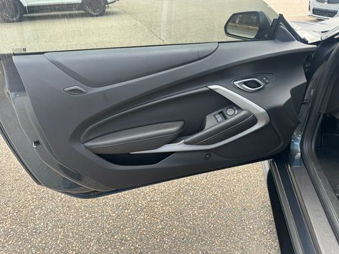 Used 2020 Chevrolet Camaro SS RWD image 9
