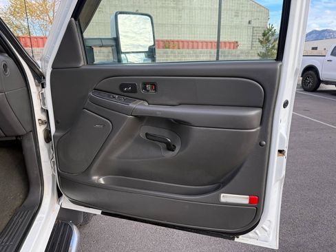 Used 2007 Chevrolet Silverado 2500 LT w/ Heavy-Duty Power Package image 22