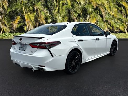 Used 2022 Toyota Camry SE FWD image 6