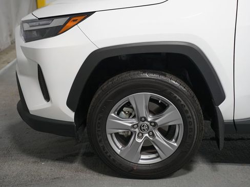 Certified 2024 Toyota RAV4 LE AWD/4WD image 5