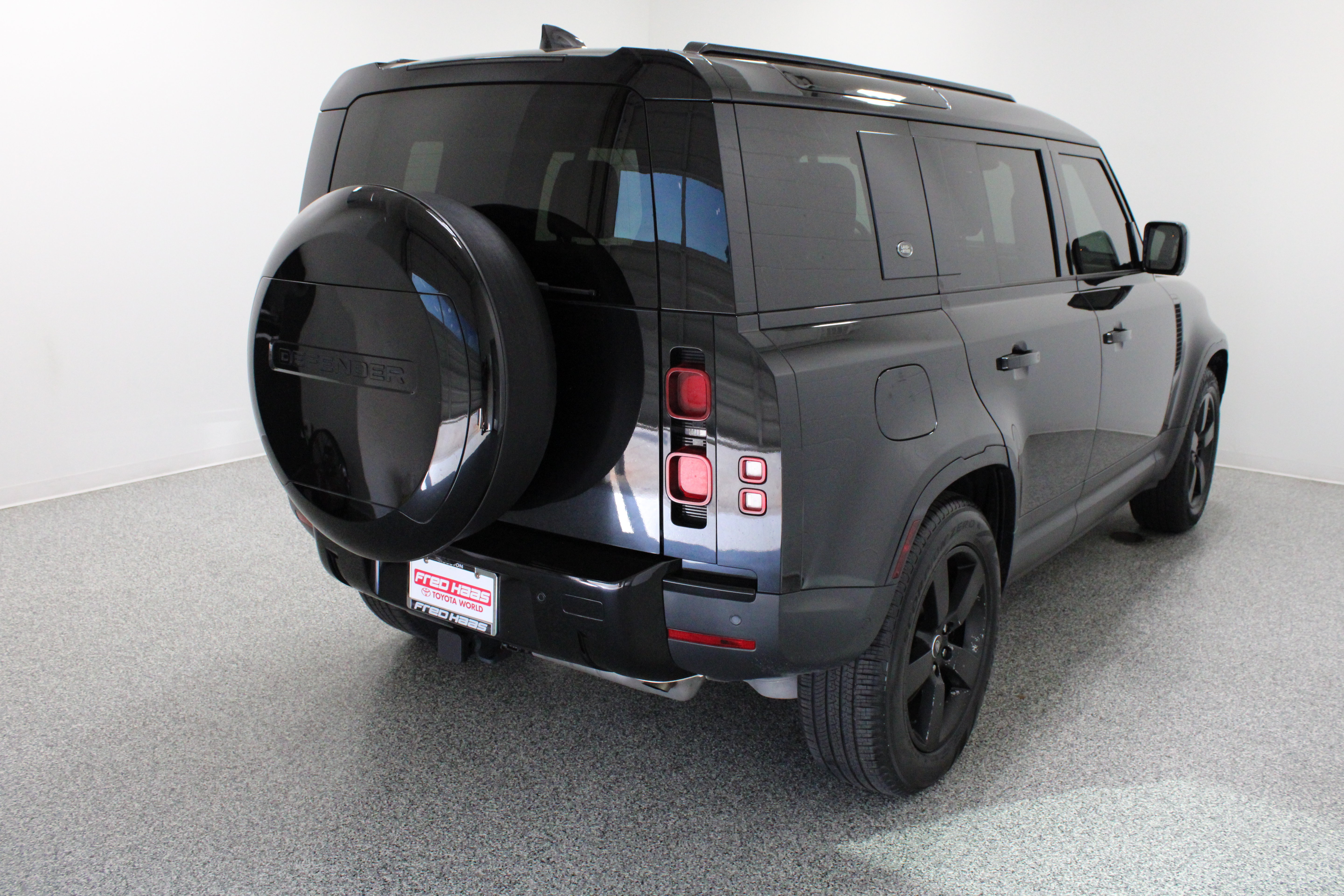 Used 2024 Land Rover Defender 110 S AWD/4WD image 7