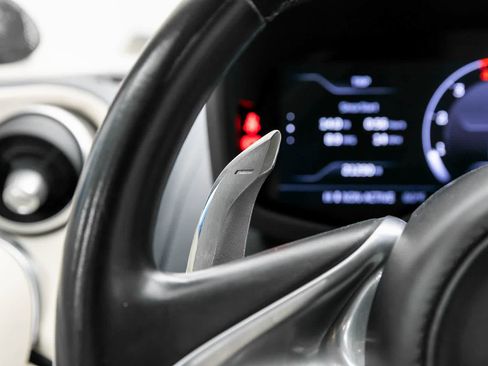 Used 2020 McLaren GT RWD image 18