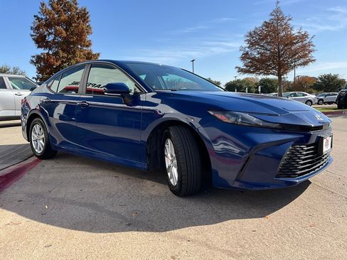 Used 2025 Toyota Camry LE image 5