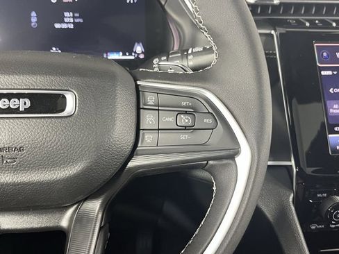 New 2025 Jeep Grand Cherokee Laredo image 16