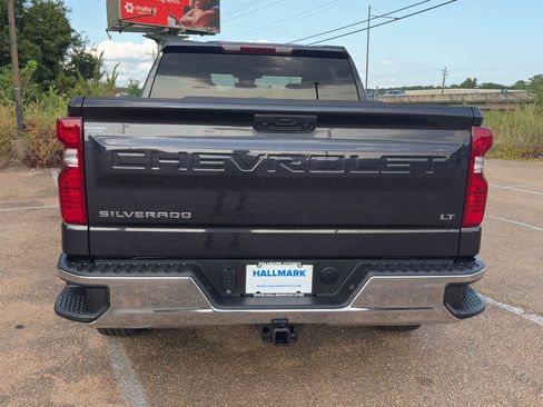 Used 2023 Chevrolet Silverado 1500 LT AWD/4WD image 2