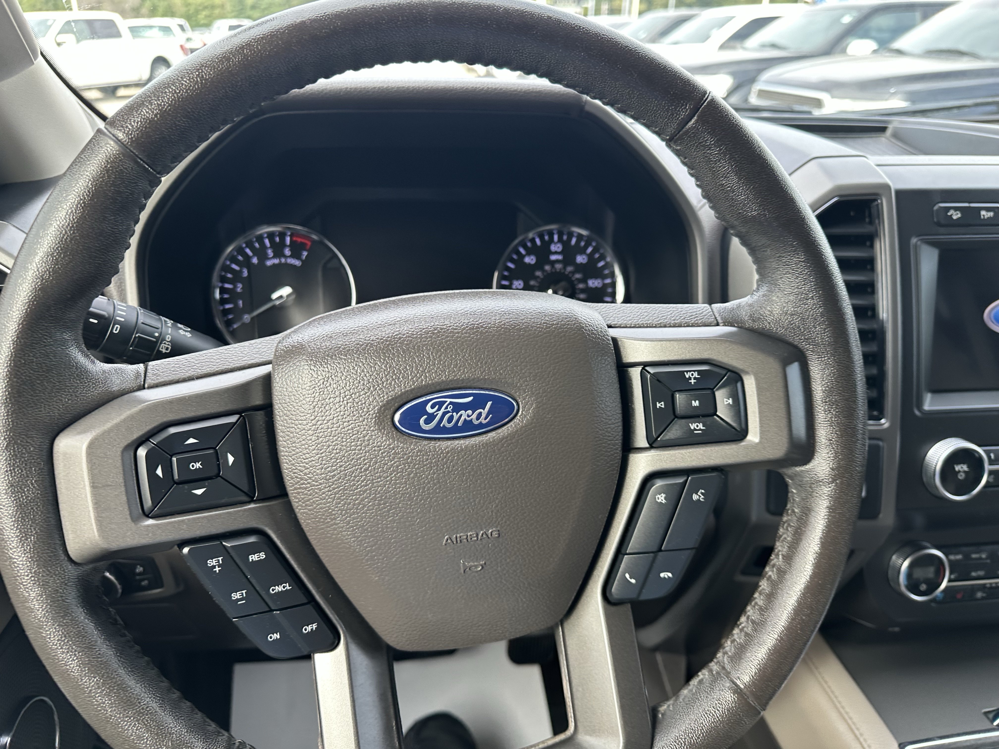 Used 2020 Ford Expedition XLT w/ Equipment Group 202A AWD/4WD image 14