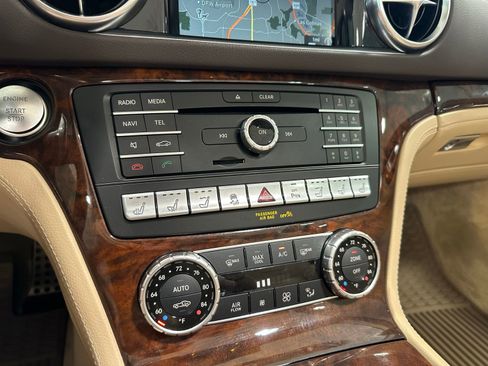 Used 2020 Mercedes-Benz SL 550 image 39