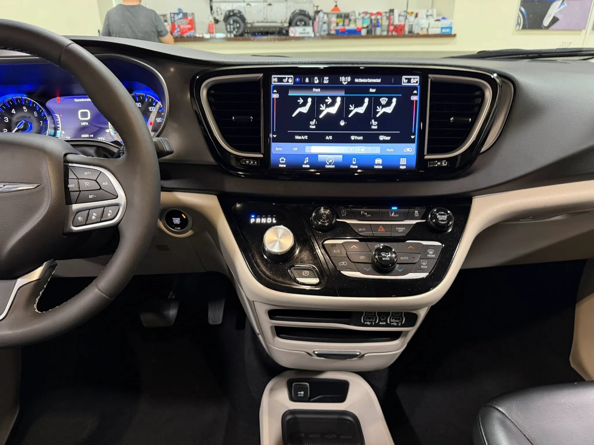 Used 2023 Chrysler Pacifica Touring-L FWD image 51