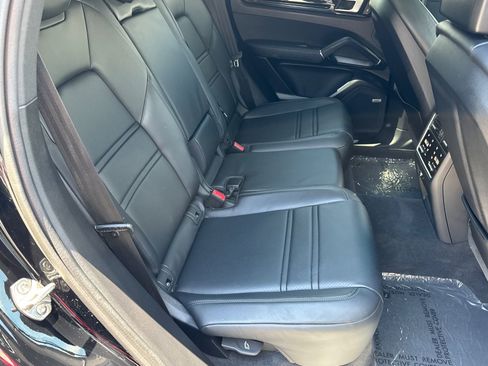 Used 2022 Porsche Cayenne S image 15
