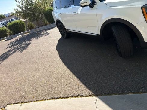 Used 2020 Kia Telluride SX w/ SX Prestige Package AWD/4WD image 3