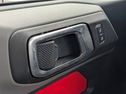 Used 2021 Ford Bronco Black Diamond image 15