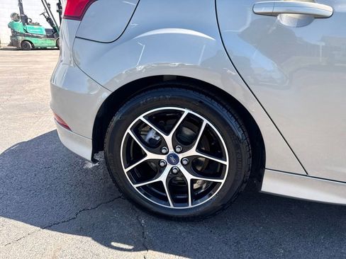 Used 2015 Ford Focus SE w/ SE Sport Package FWD image 41
