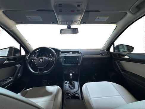 Used 2021 Volkswagen Tiguan SE AWD/4WD image 14