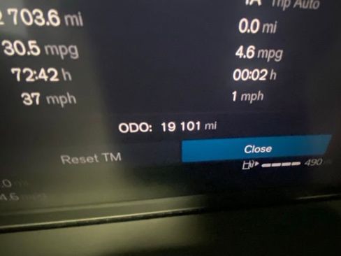 Used 2025 Volvo XC40 B5 Plus image 17