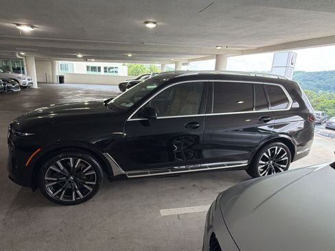 Certified 2024 BMW X7 xDrive40i w/ Parking Assistance Package AWD/4WD image 2