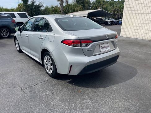 Used 2025 Toyota Corolla LE FWD image 3